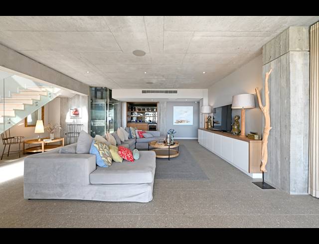 4 BEDROOM FREEHOLD TO LET IN GREEN POINT